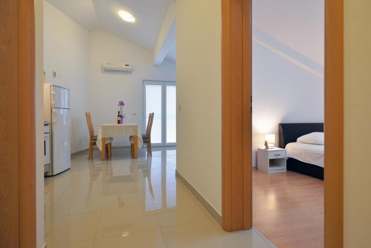 Apartmani Vedrana, Murter Exteriör bild