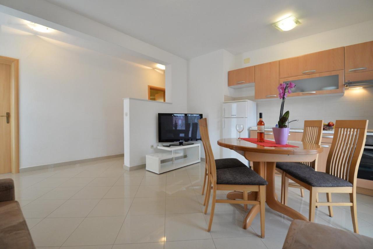 Apartmani Vedrana, Murter Exteriör bild