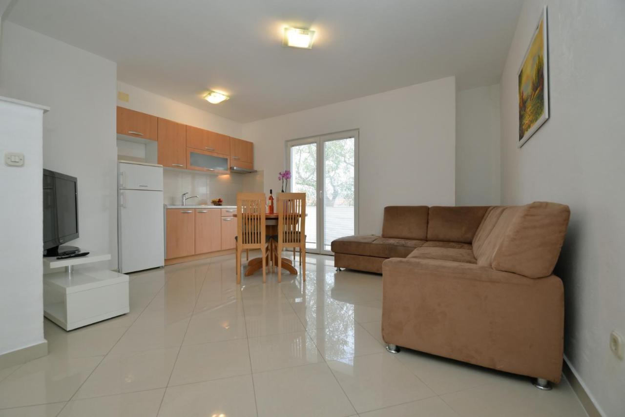 Apartmani Vedrana, Murter Exteriör bild