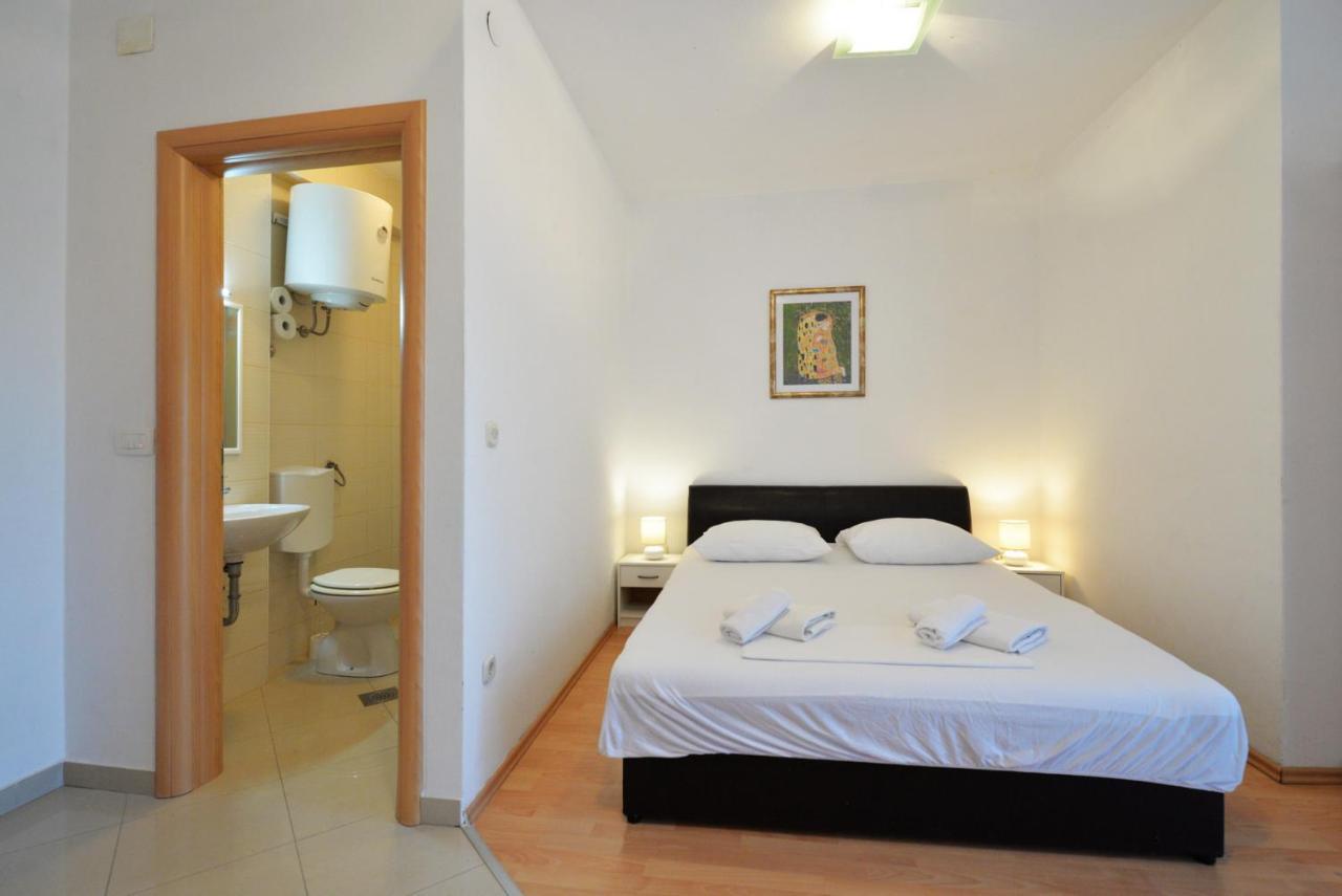 Apartmani Vedrana, Murter Exteriör bild