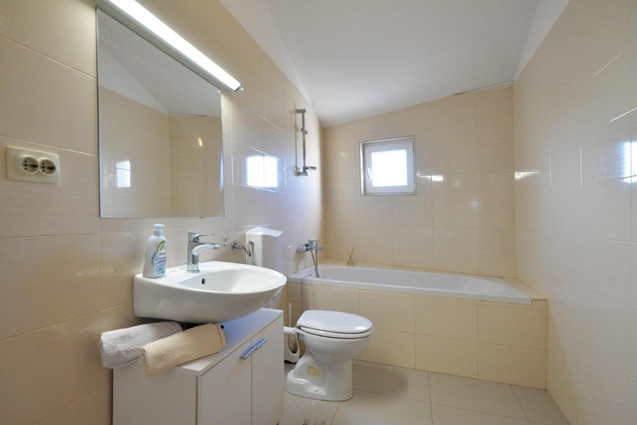 Apartmani Vedrana, Murter Exteriör bild