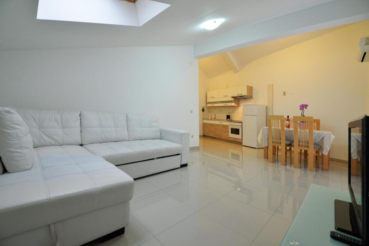 Apartmani Vedrana, Murter Exteriör bild