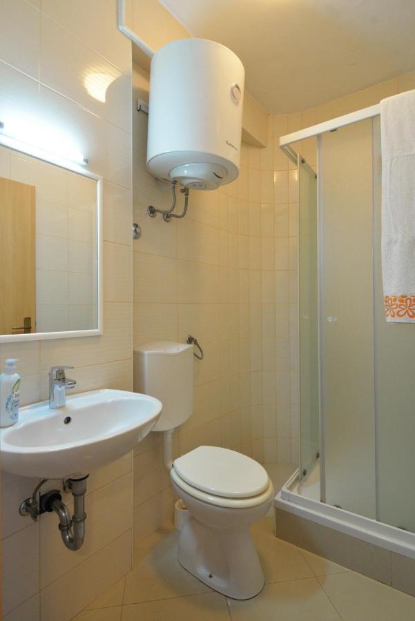 Apartmani Vedrana, Murter Exteriör bild