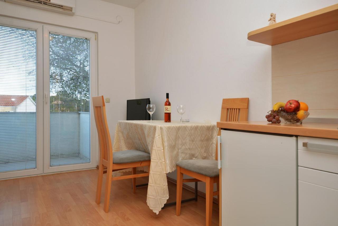 Apartmani Vedrana, Murter Exteriör bild