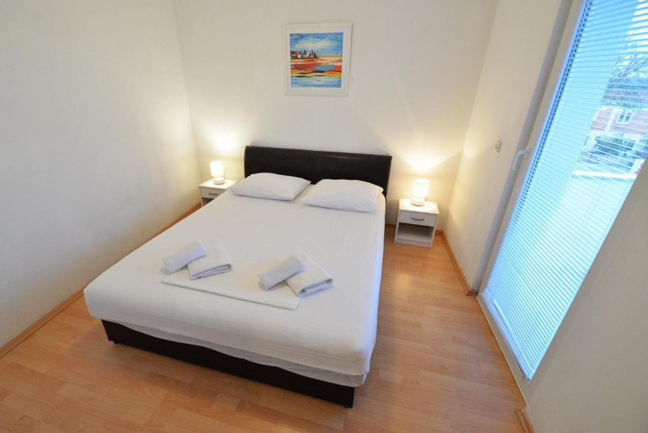 Apartmani Vedrana, Murter Exteriör bild