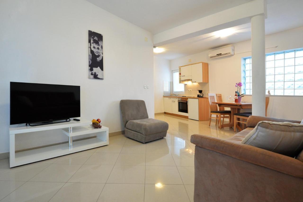 Apartmani Vedrana, Murter Exteriör bild