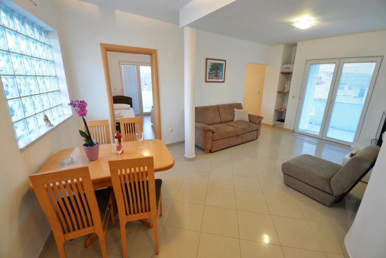 Apartmani Vedrana, Murter Exteriör bild