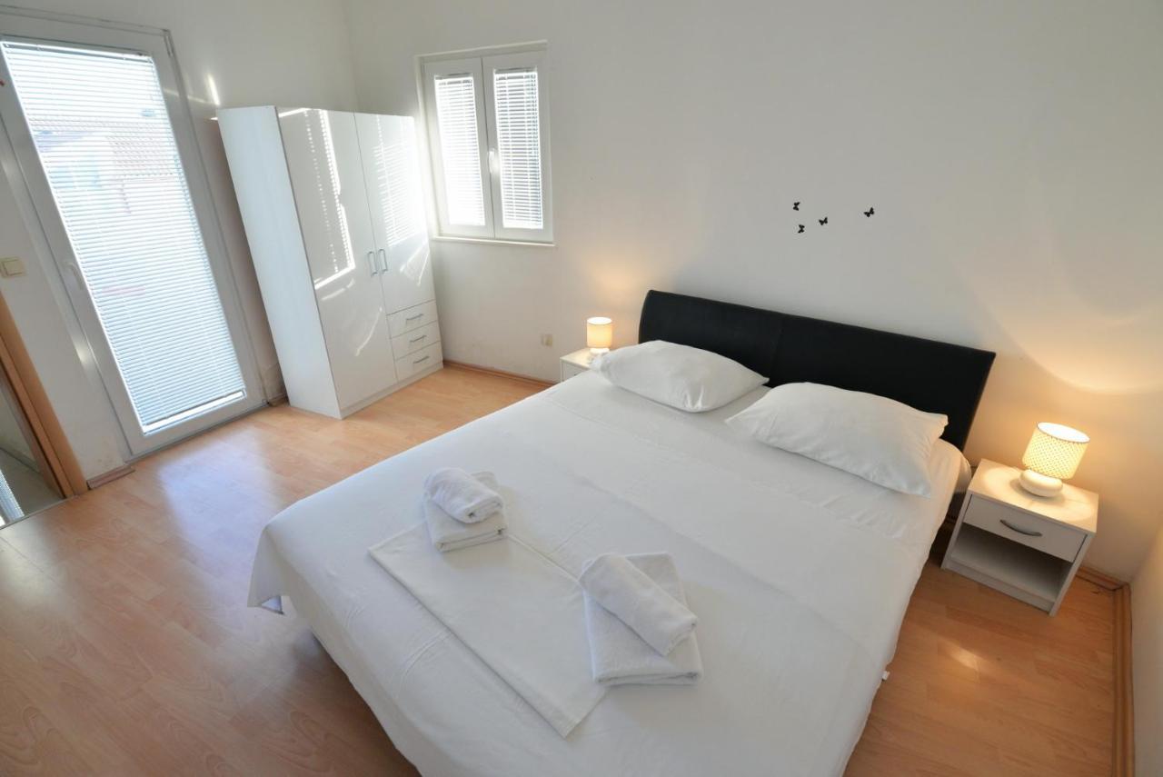 Apartmani Vedrana, Murter Exteriör bild