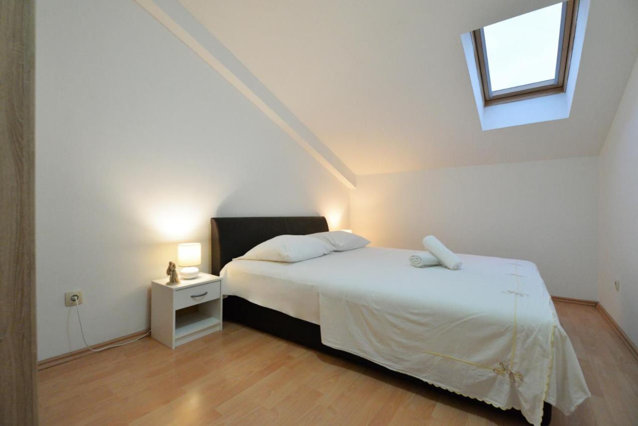 Apartmani Vedrana, Murter Exteriör bild