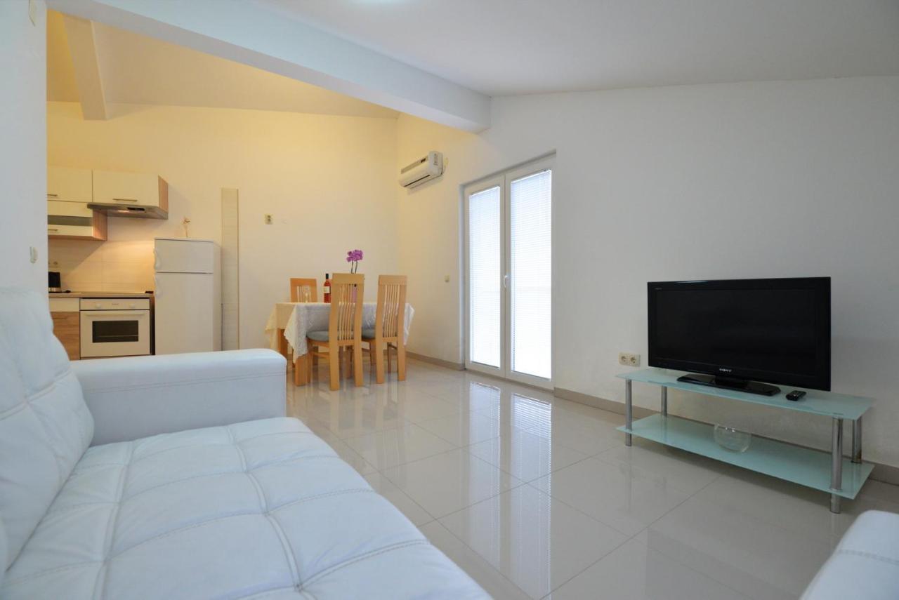 Apartmani Vedrana, Murter Exteriör bild