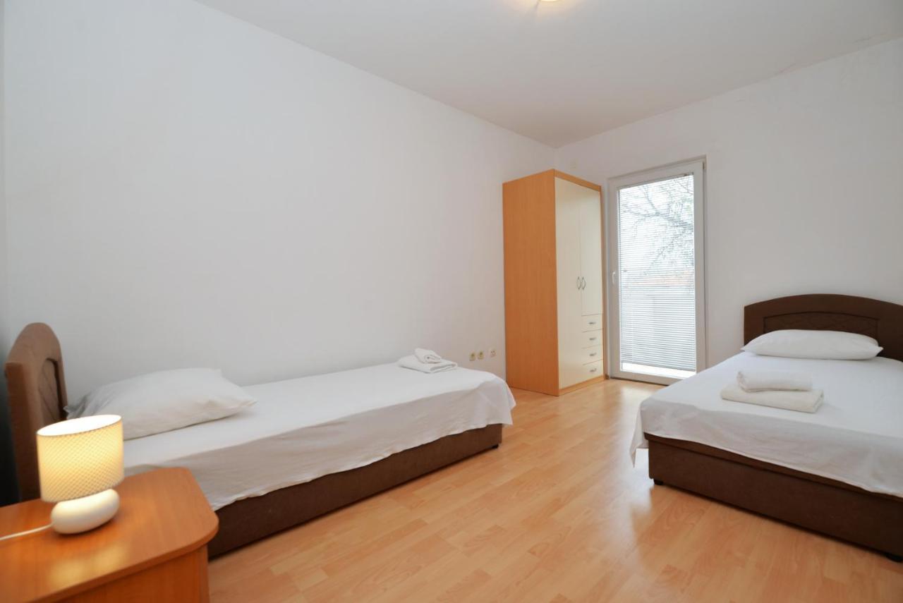 Apartmani Vedrana, Murter Exteriör bild