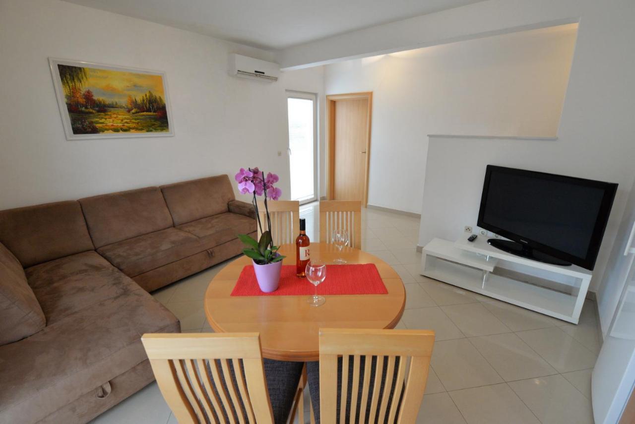 Apartmani Vedrana, Murter Exteriör bild