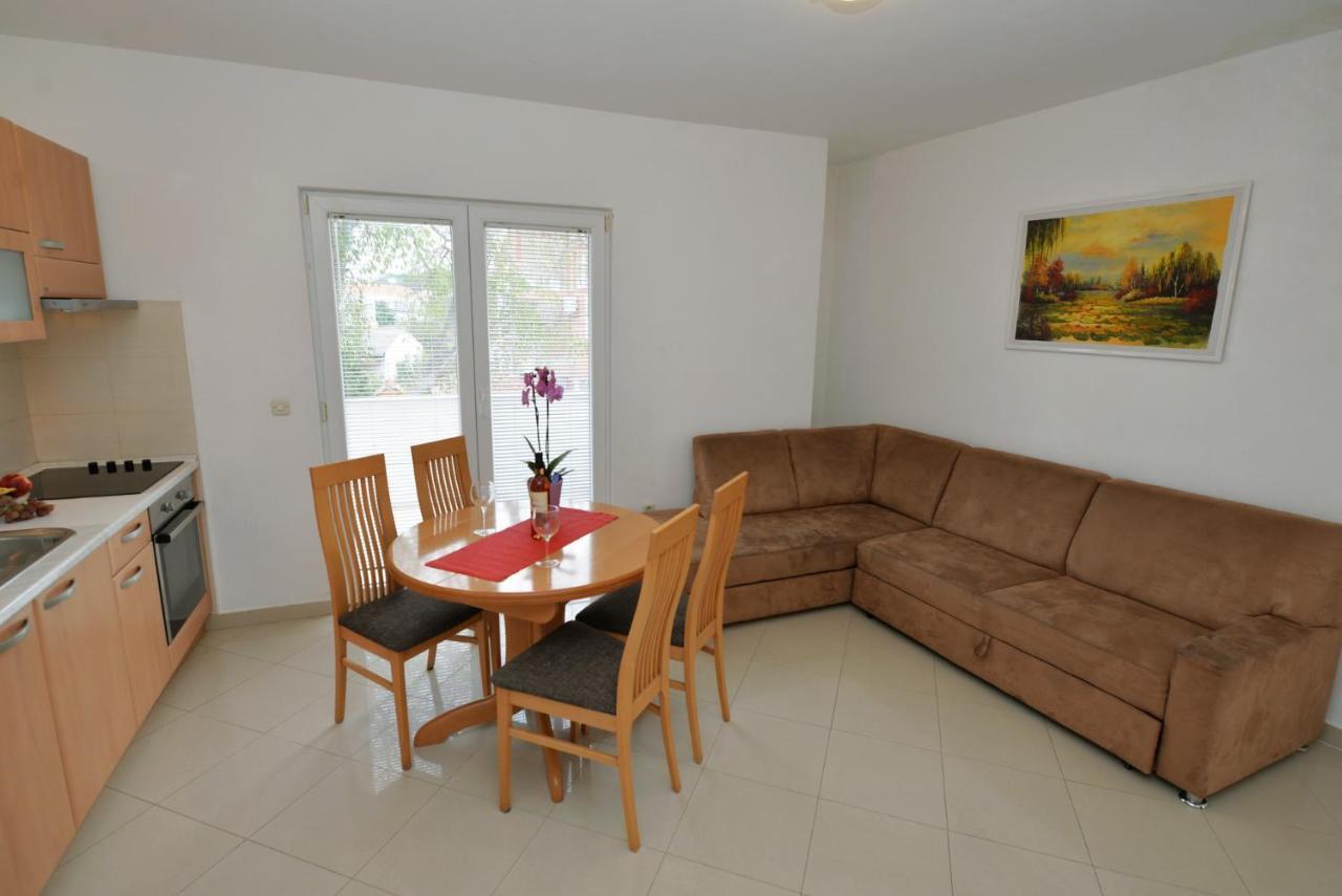 Apartmani Vedrana, Murter Exteriör bild