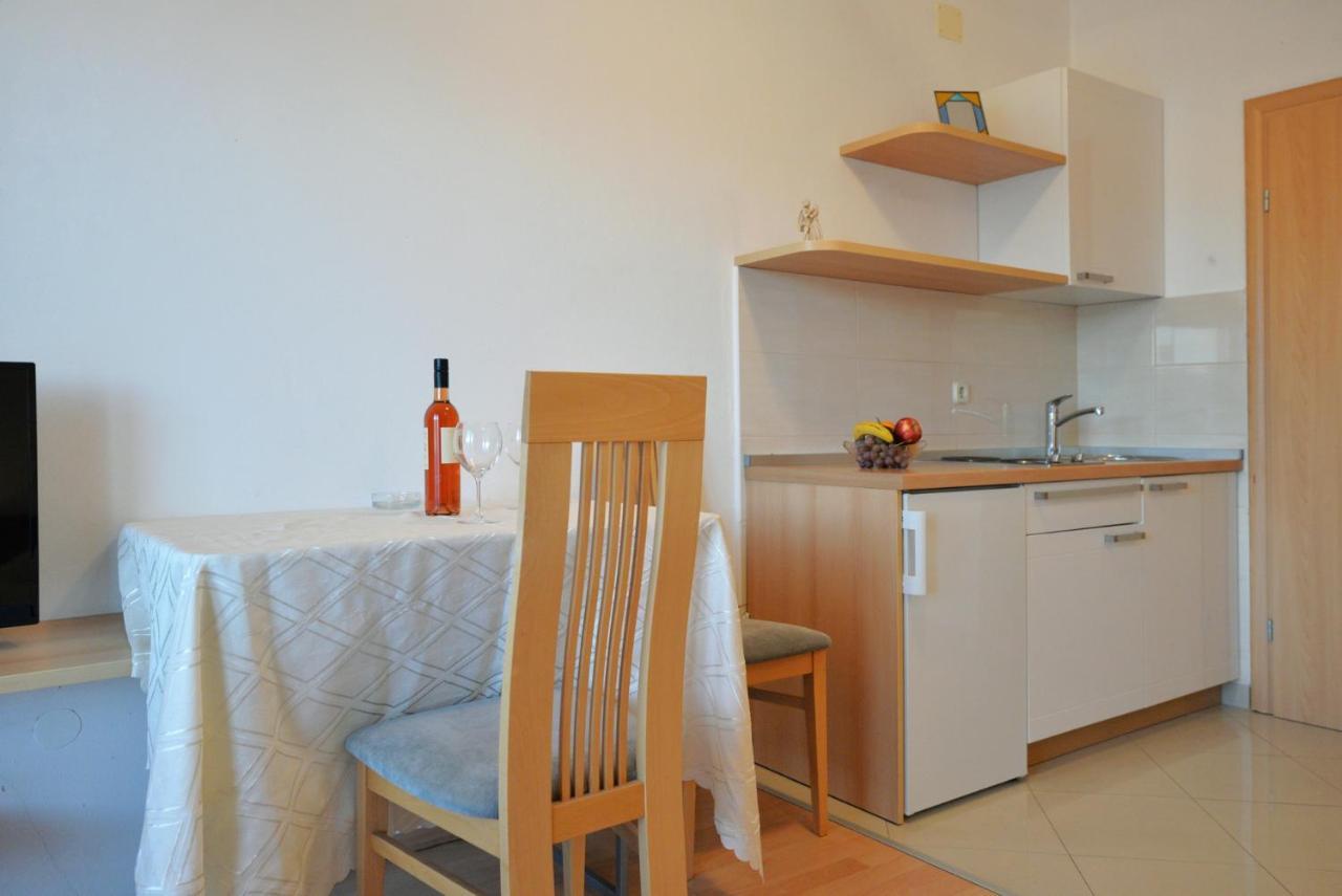 Apartmani Vedrana, Murter Exteriör bild