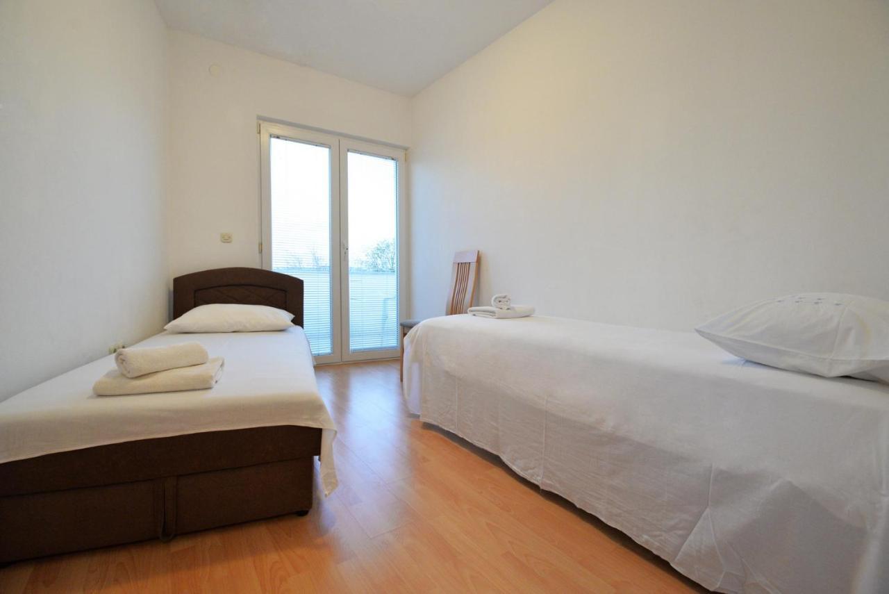 Apartmani Vedrana, Murter Exteriör bild