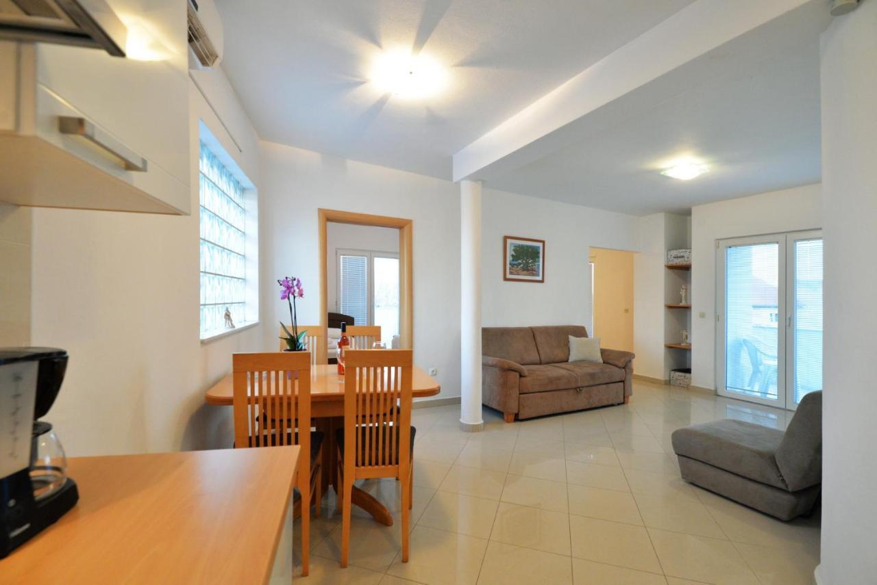 Apartmani Vedrana, Murter Exteriör bild