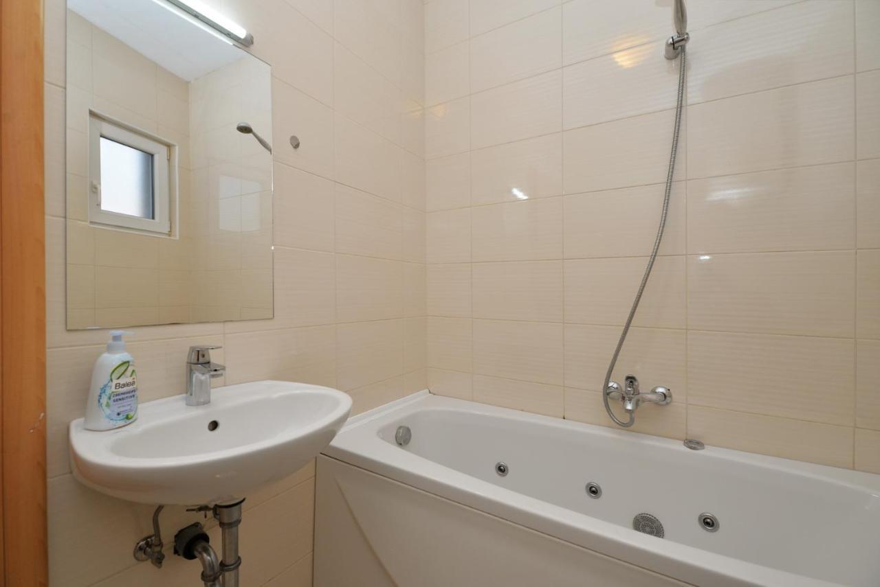 Apartmani Vedrana, Murter Exteriör bild