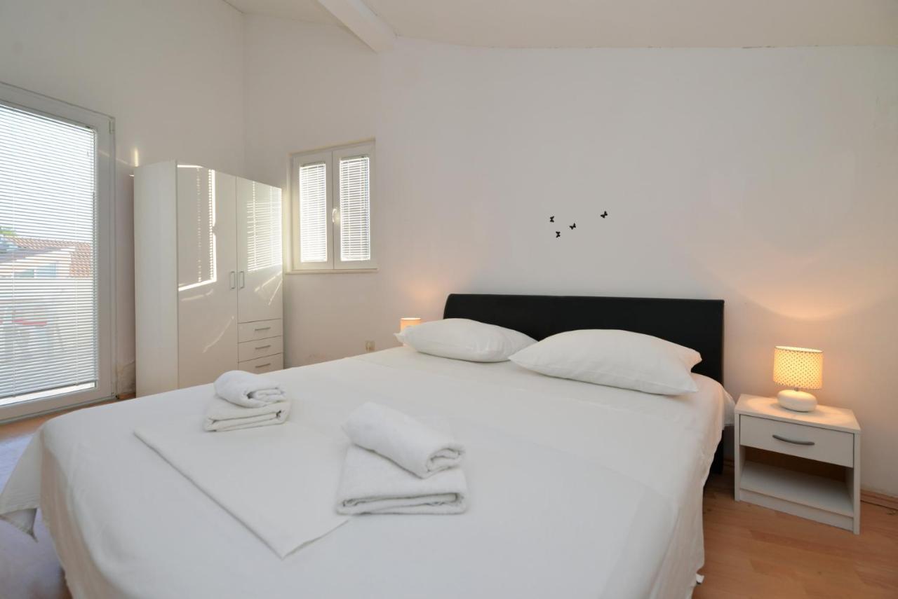 Apartmani Vedrana, Murter Exteriör bild