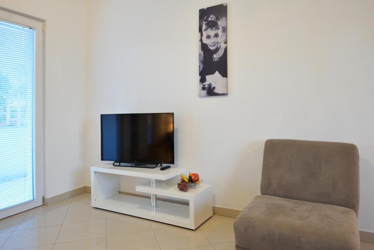 Apartmani Vedrana, Murter Exteriör bild
