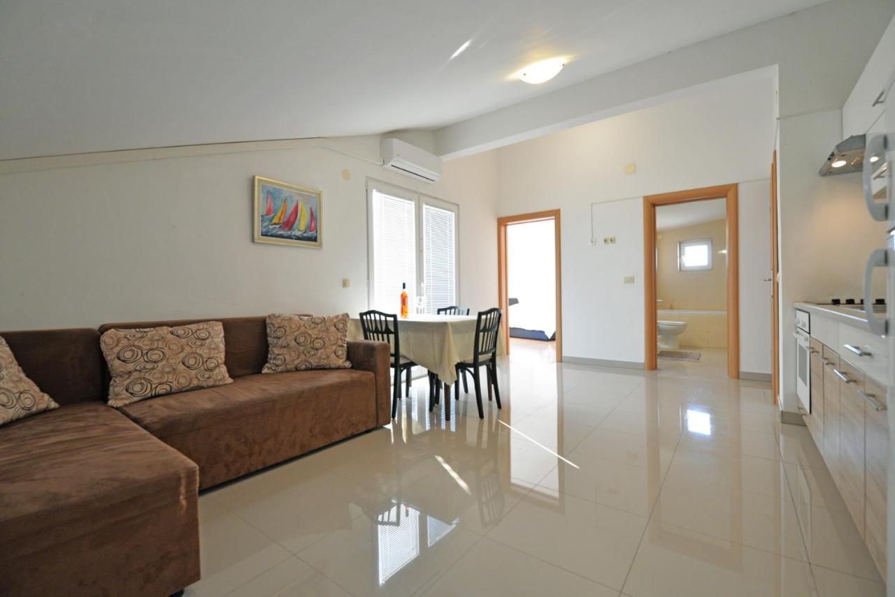 Apartmani Vedrana, Murter Exteriör bild