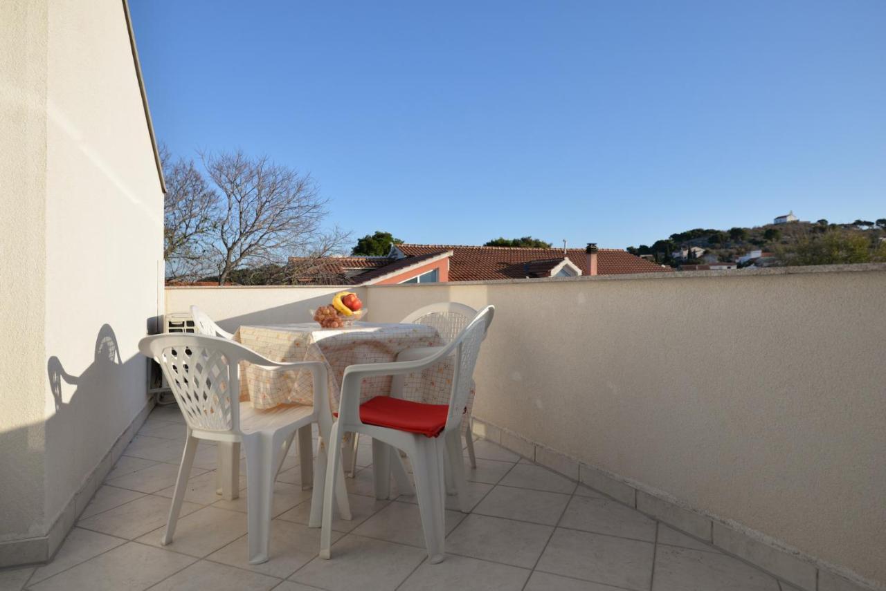 Apartmani Vedrana, Murter Exteriör bild