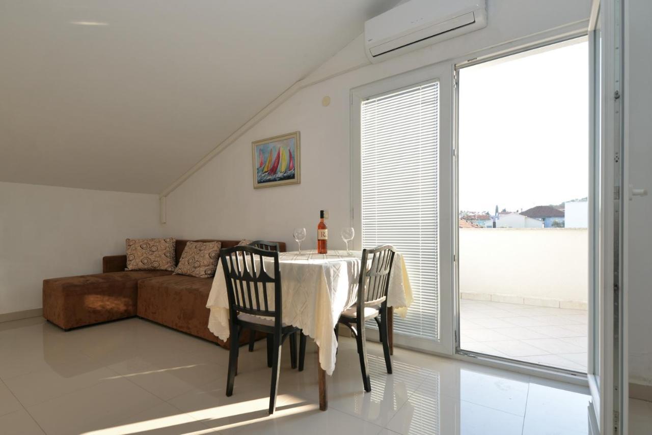 Apartmani Vedrana, Murter Exteriör bild