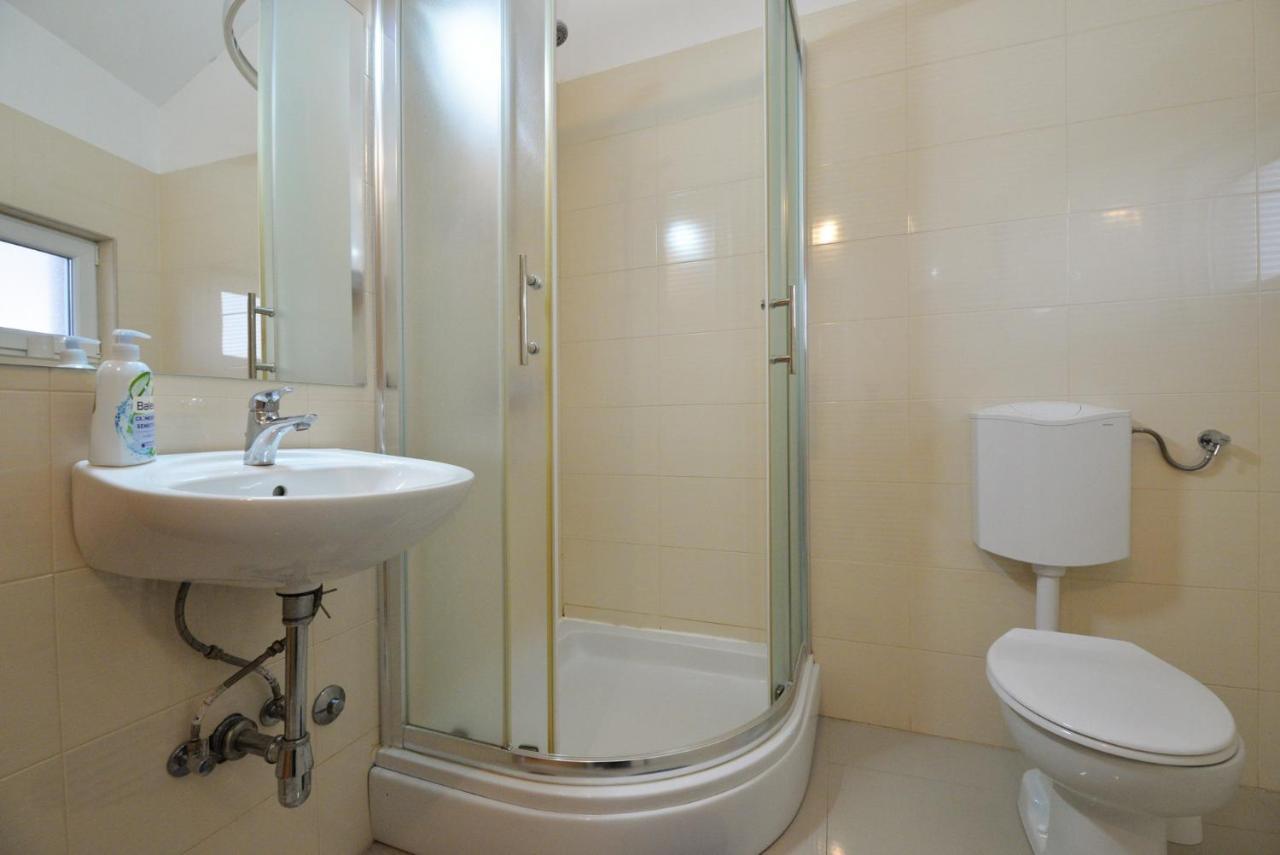 Apartmani Vedrana, Murter Exteriör bild