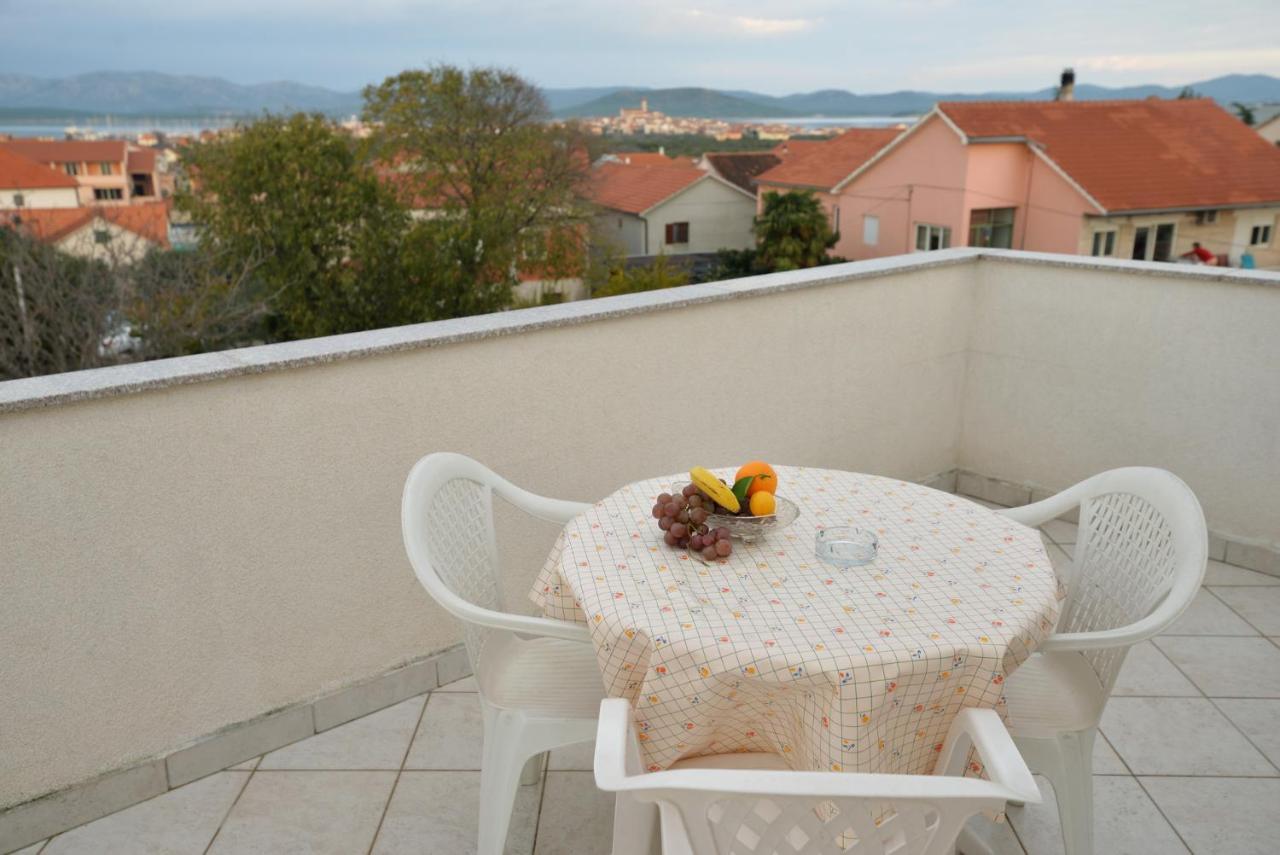 Apartmani Vedrana, Murter Exteriör bild