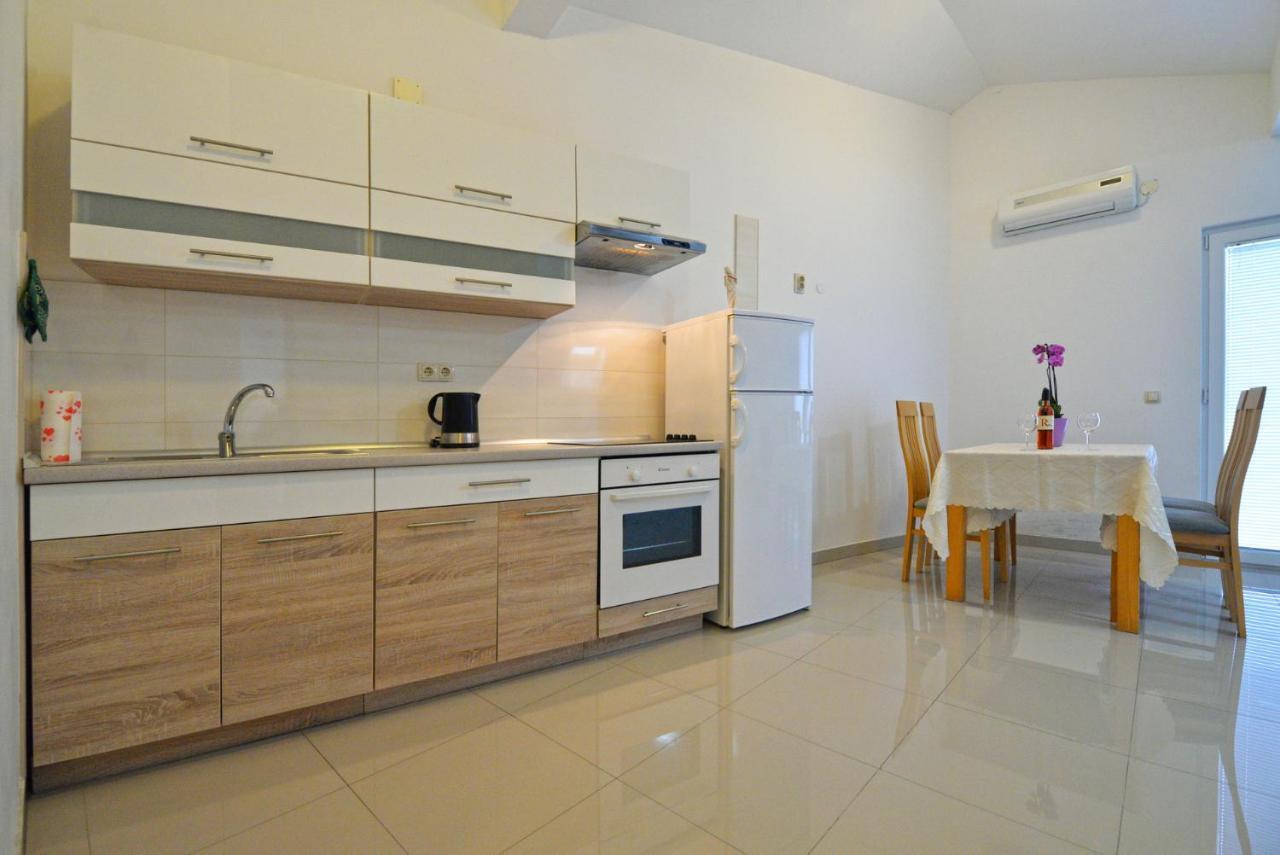 Apartmani Vedrana, Murter Exteriör bild