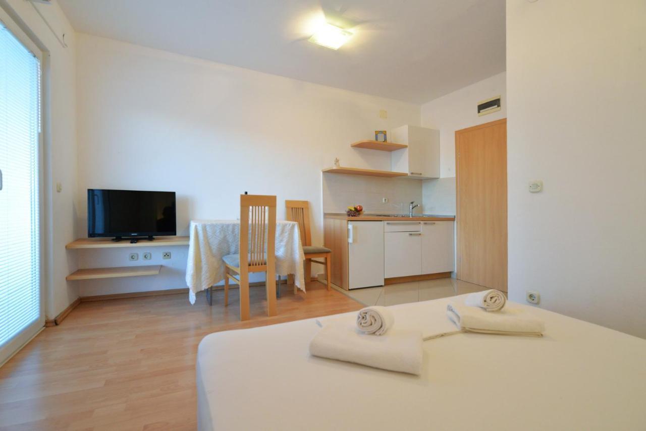 Apartmani Vedrana, Murter Exteriör bild