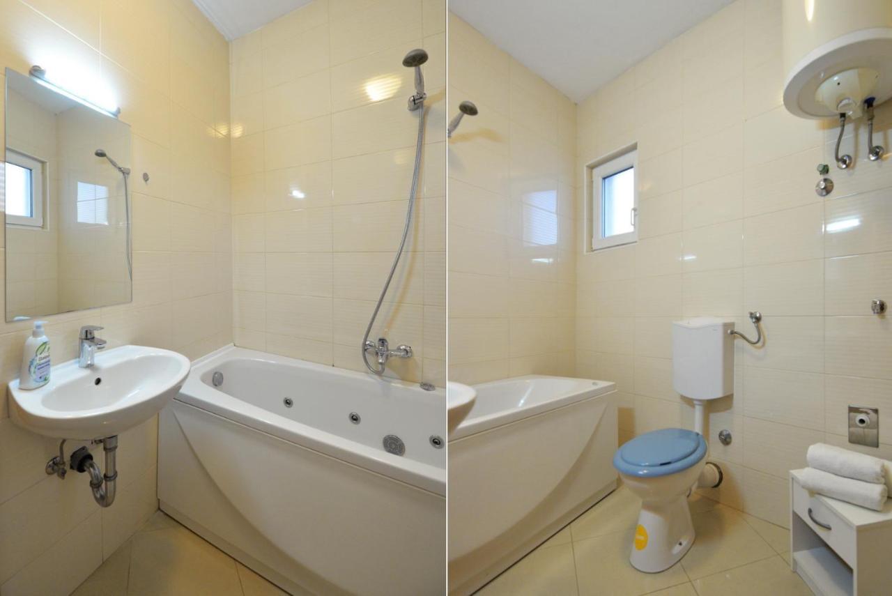Apartmani Vedrana, Murter Exteriör bild
