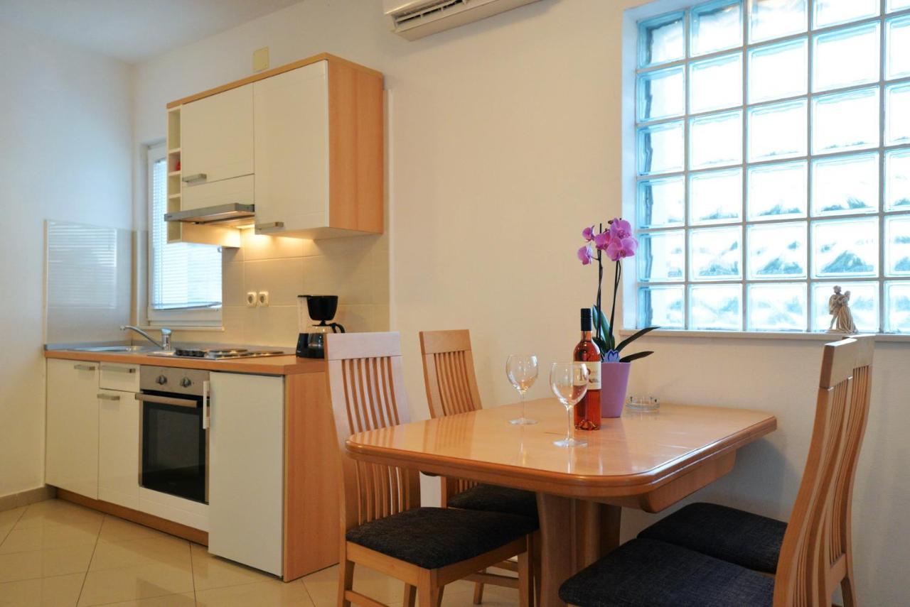 Apartmani Vedrana, Murter Exteriör bild
