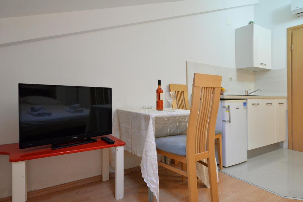 Apartmani Vedrana, Murter Exteriör bild