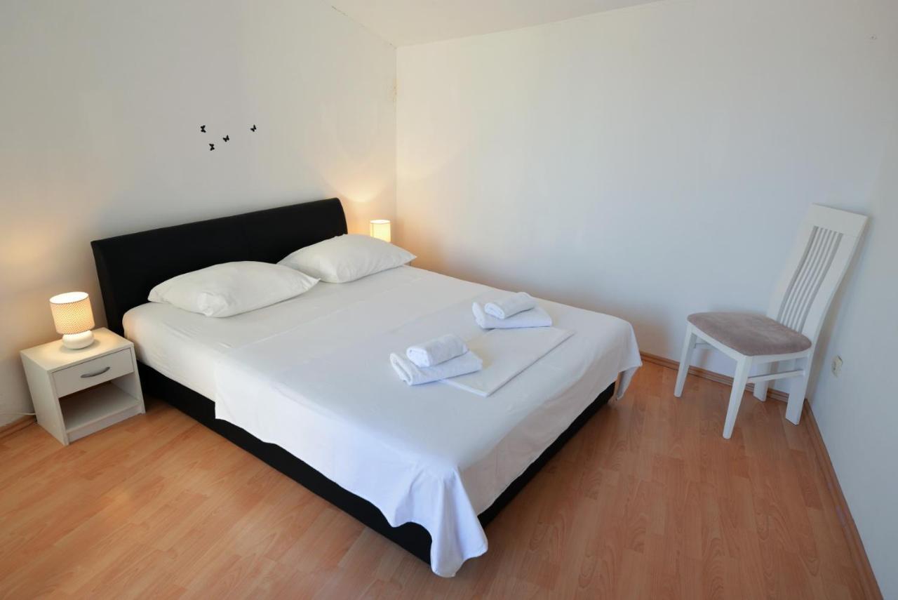 Apartmani Vedrana, Murter Exteriör bild