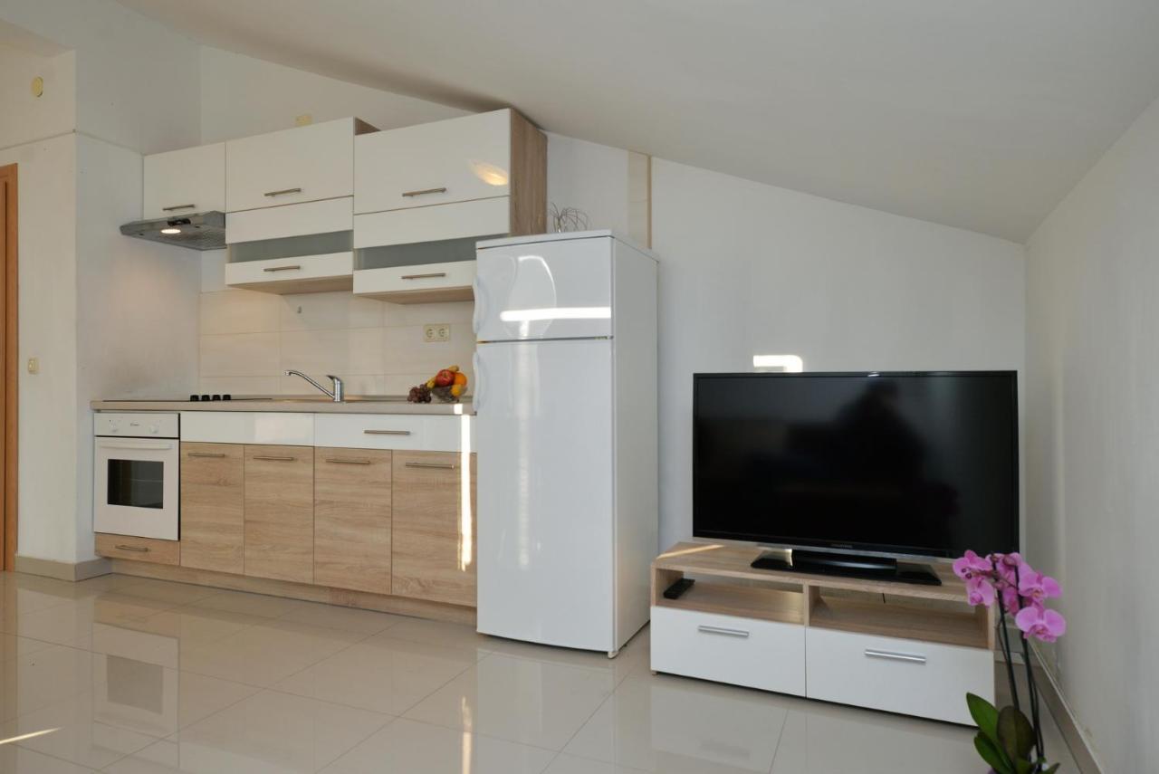 Apartmani Vedrana, Murter Exteriör bild